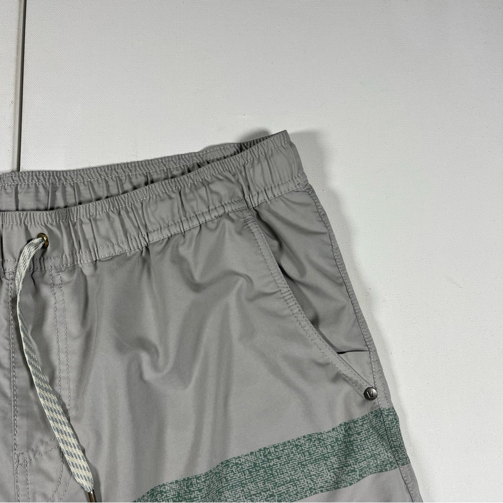 Vuori Kore Shorts Lined Drawstring Running Gym Stretch Gray Striped 8” Men’s XL - Picture 4 of 13